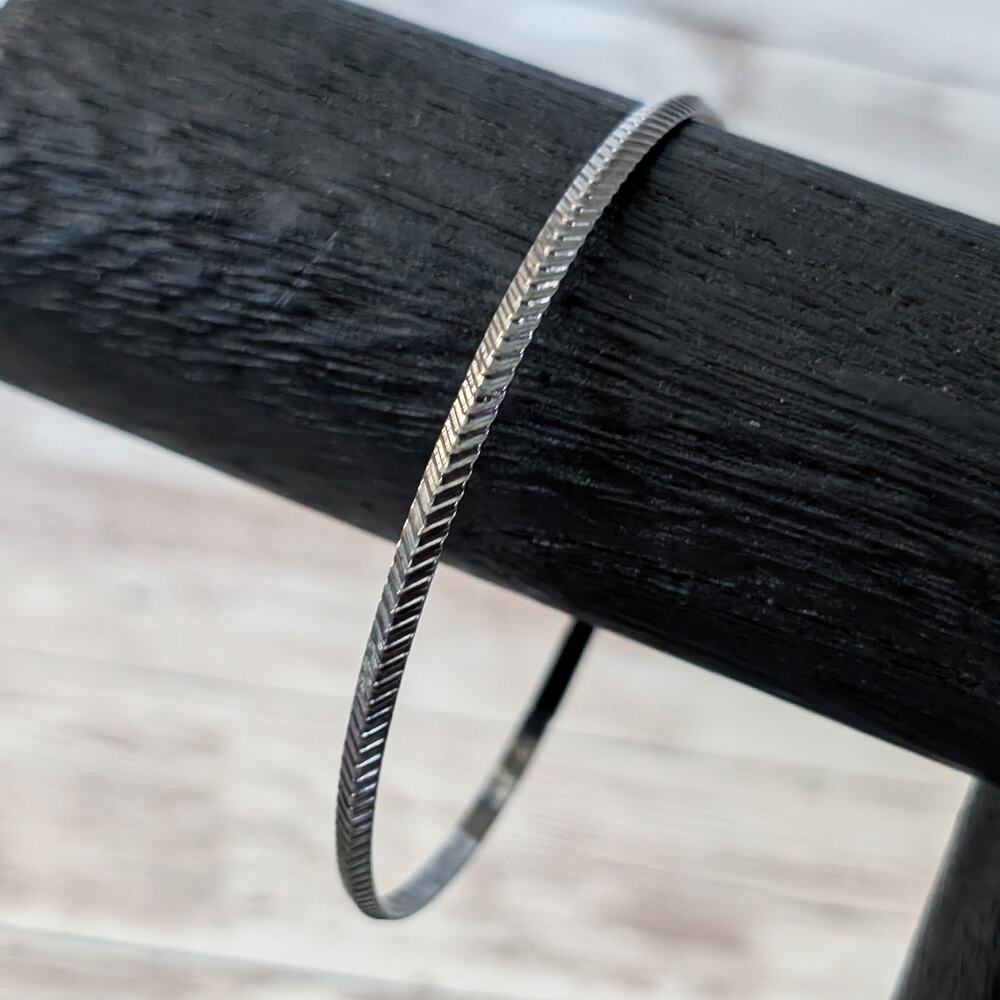 Dark Tone Metal Bracelet/Bangle